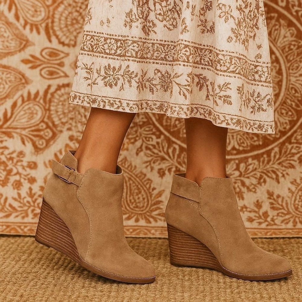 Lucky Brand Yasine Suede Wedge Ankle Bootie 9W Slip On Buckle Tan Camel Boho